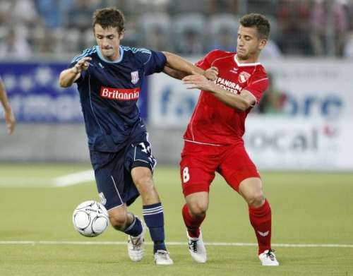 Muhamed Demiri (R); photo: Yahoo!